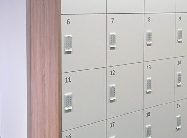 Lockery-bok i wieniec z płyty drewnopodobnej